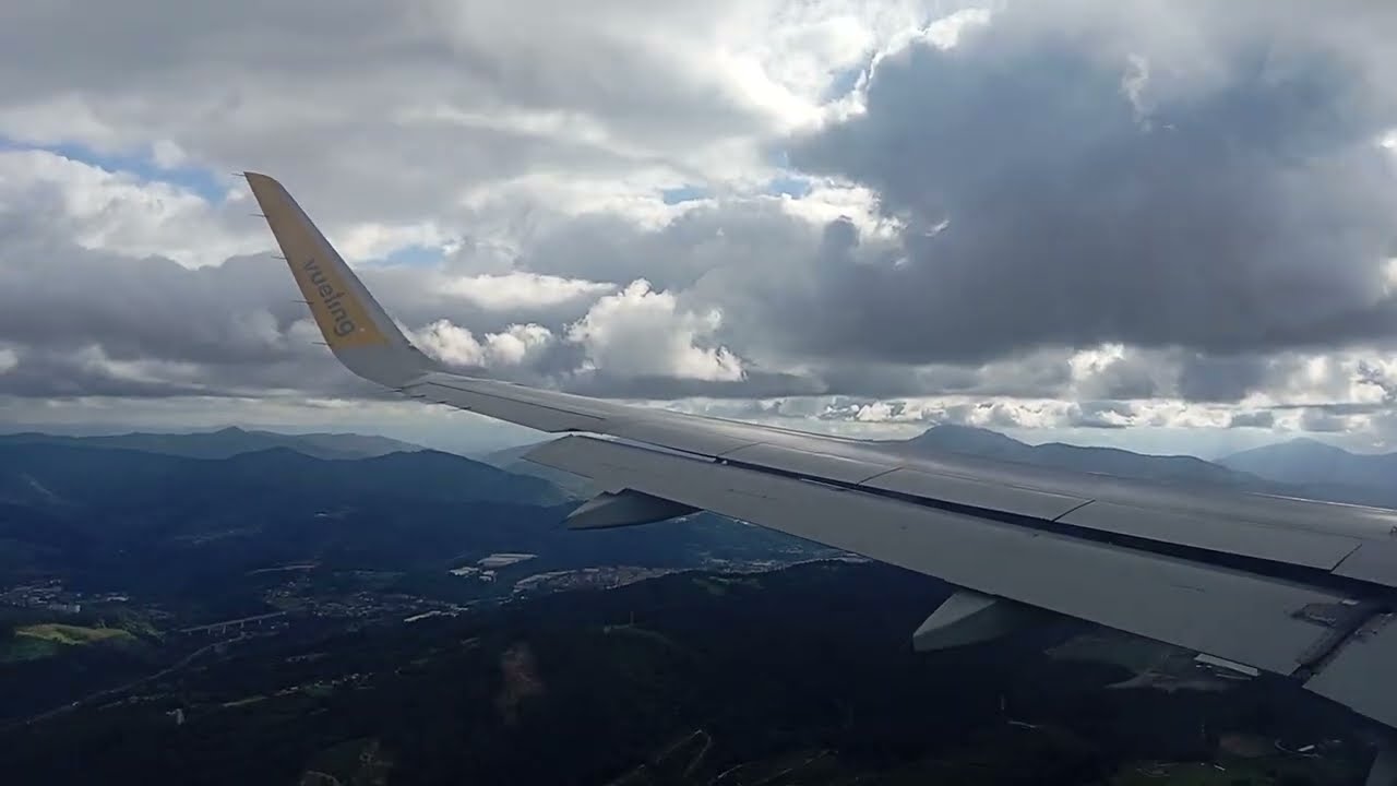 Aterrizaje en Bilbao con muchas nubes 