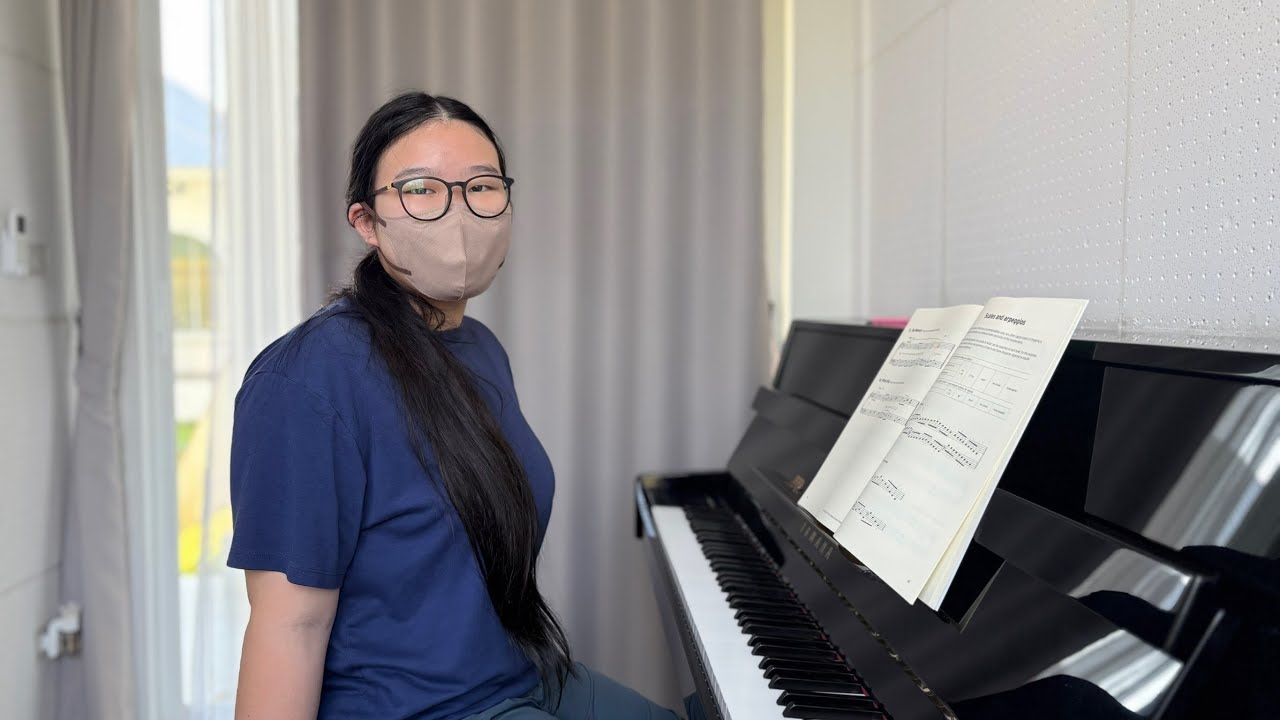  Éclair Trinity Piano Grade 2- Bb Major Scale - C Major Contrary Motion Scale