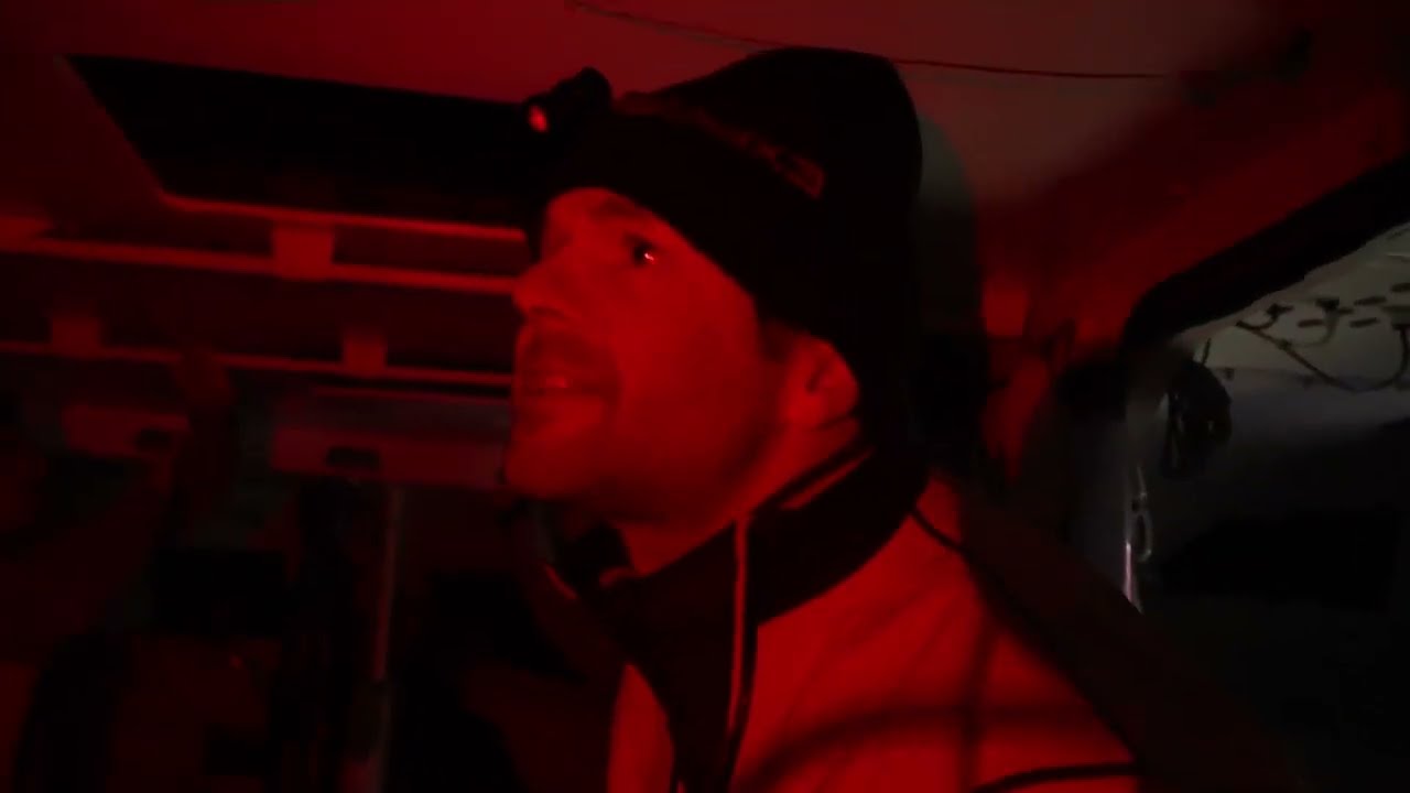 Sodebo Ultim' 3 passe la ligne à Ouessant pour une 2ème tentative