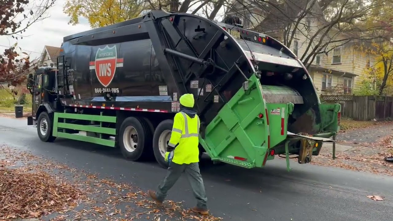Interstate Waste Services 2587 Peterbilt 320