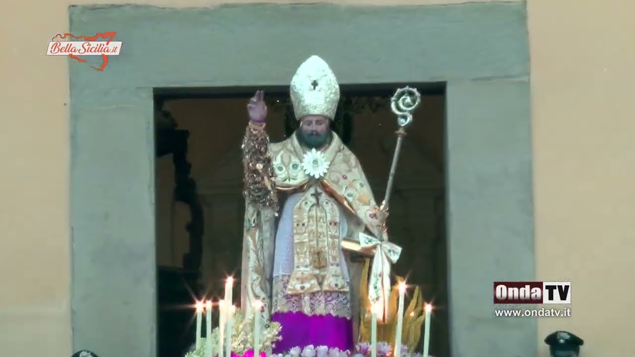 Fede e tradizioni in questo borgo siciliano L'emozionante uscita di San Nicola di Bari