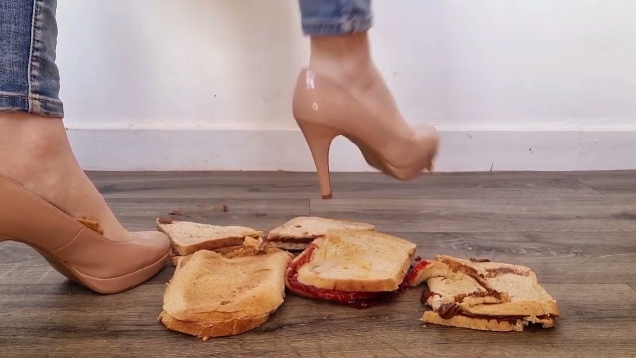 Shoe stuffing, food crushing & ASMR