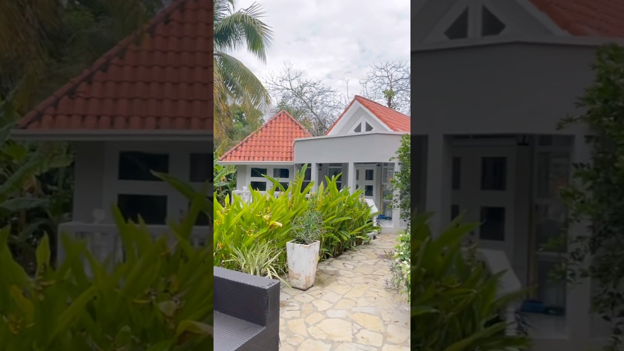 Pretty Villa in Casa Linda on Large Tropical Lot 🌴$284k 