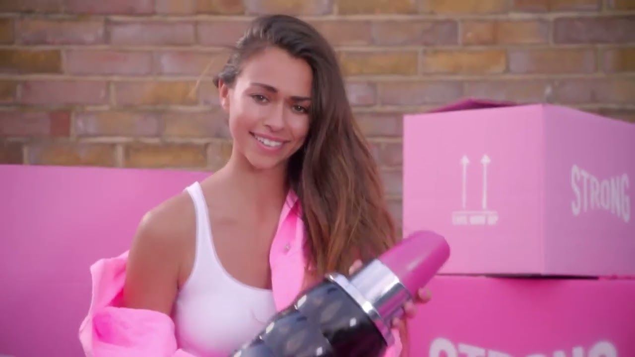 CACHAREL YES I AM PINK FIRST   Moving Boxes 2 TV Spot Perfume pubblicitario 07''