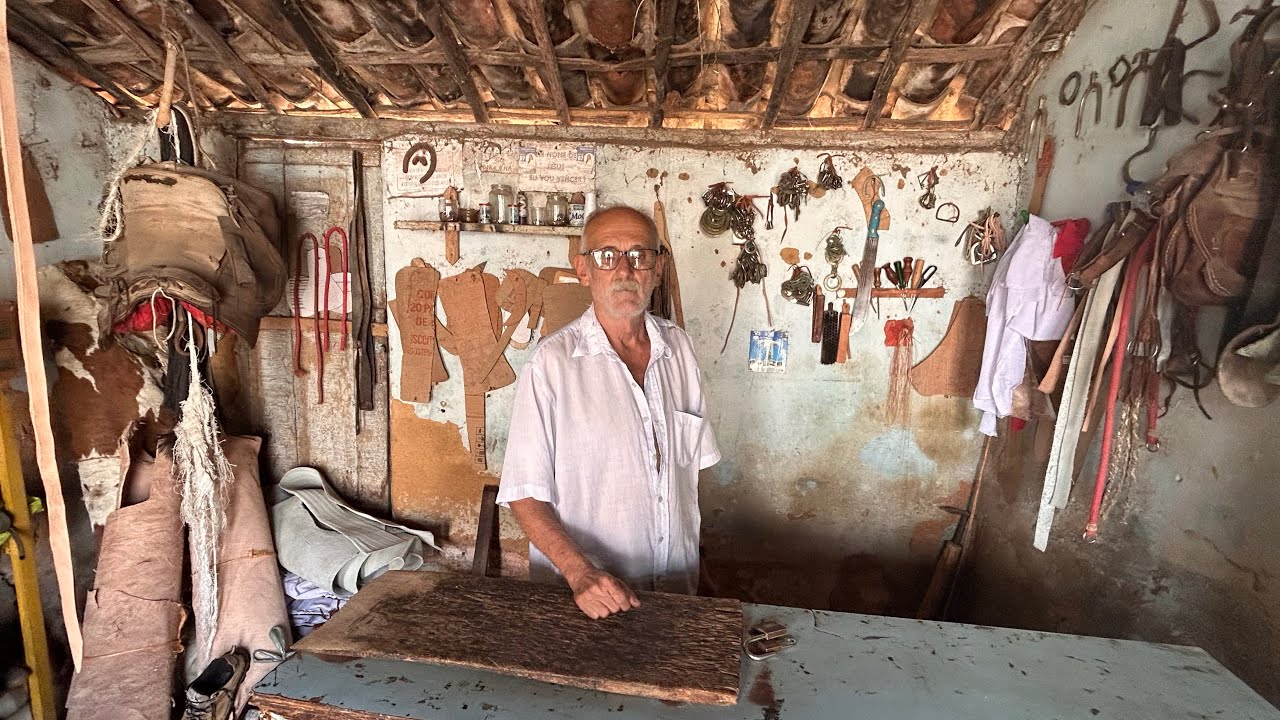 SR. ROQUE ARTESÃO E CURTIDOR DE COURO
