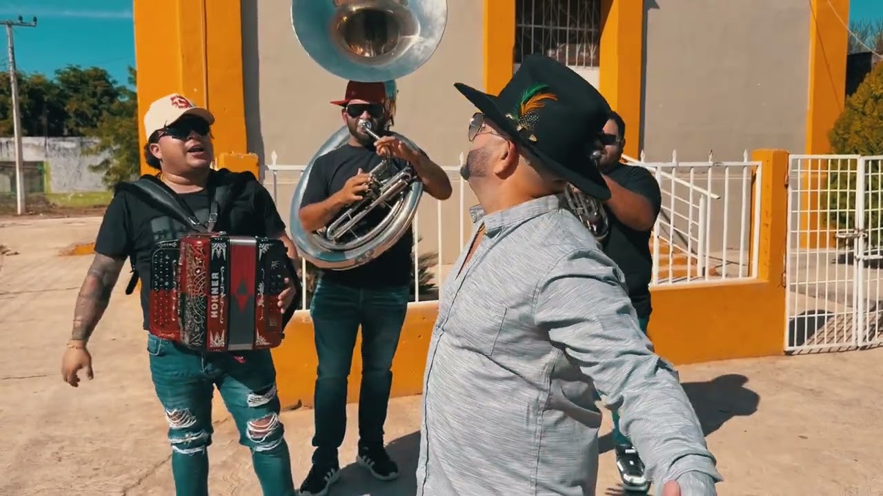 Pancho Becerra -  Roberto Junior y su Bandeño