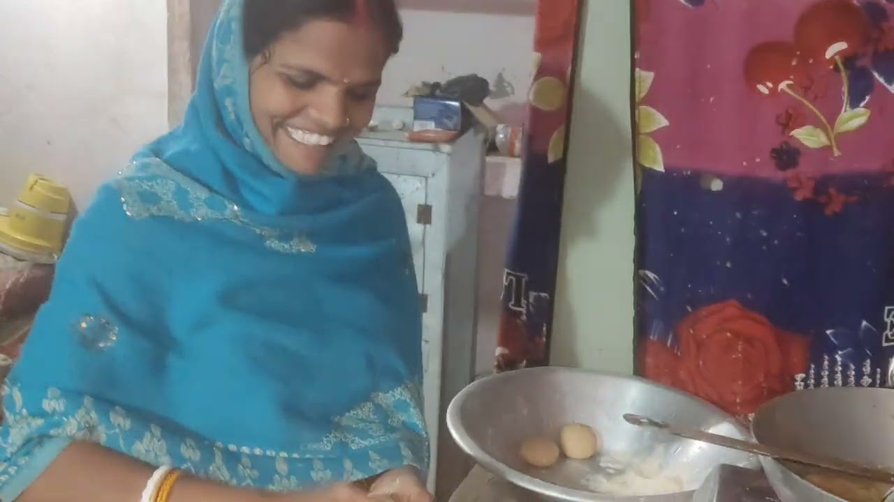 Cooking food #aalu#paratha😋😋#long video#trendingshorts viral videos 