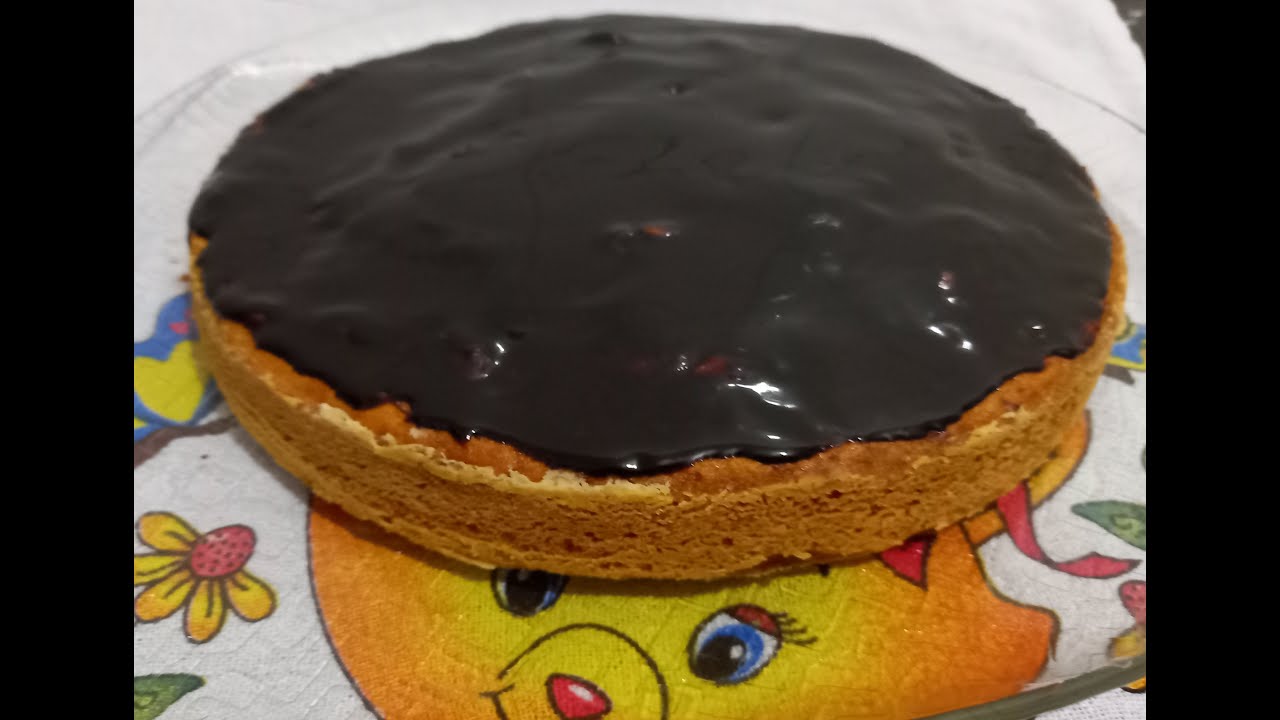 Bolo de Cenoura com Calda deChocolate #bolodecenoura #bolodecenouracomcalda #carrotcakewithchocolate
