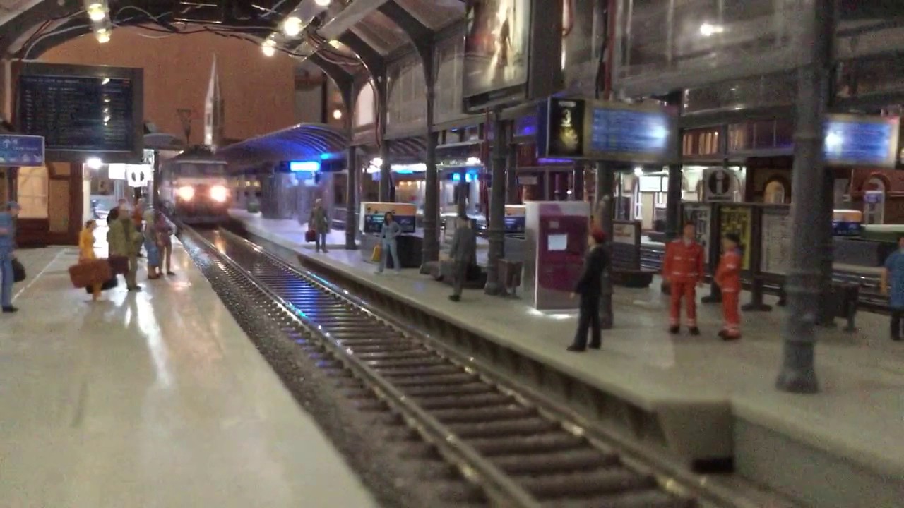 HO station diorama SNCF ① - TGV, high speed trains