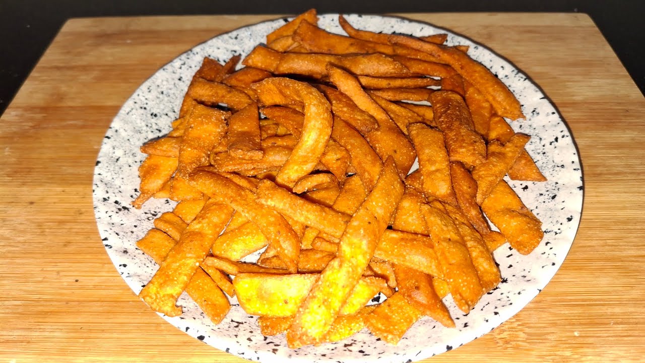 Holi Special|Tomato Flavored Namak Para Recipe| घर पर बनाएं चटपटे नमक पारे| Chatpata Namak  Para