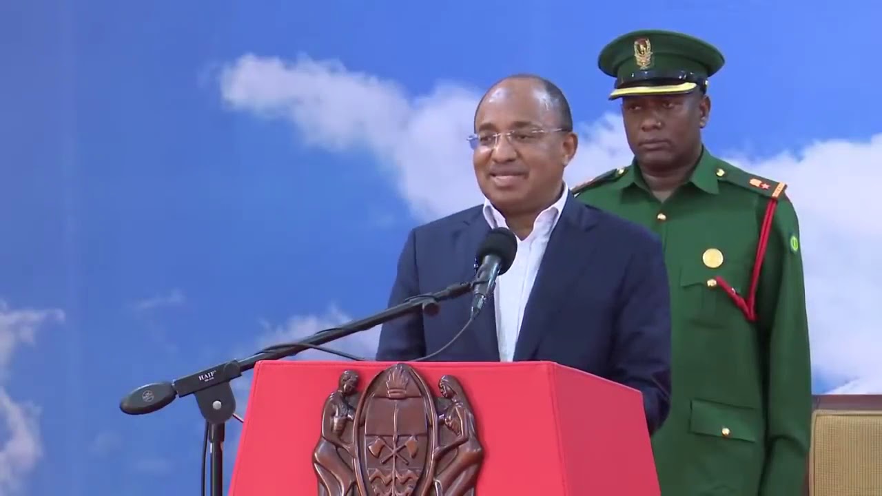 MAALIM SEIF  AFUNGUKA MBELE YA MAGUFULI NA MWINYI CHATO