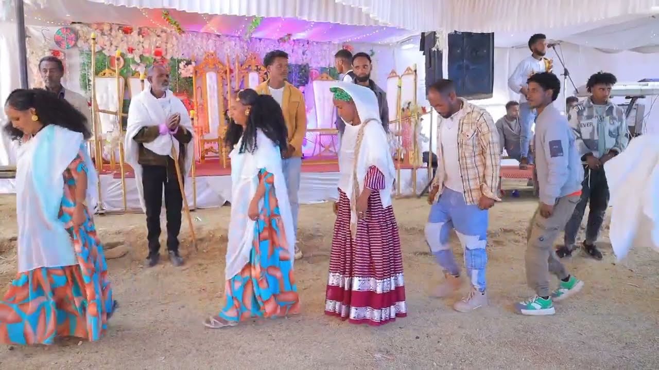 ብጣዕሚ ደስ ዝብል መርዓ ኣብ ዕዳጋ ሓሙስ ማማ ብርሃነ ምስ ቅድሳን ይበል ውራይ 