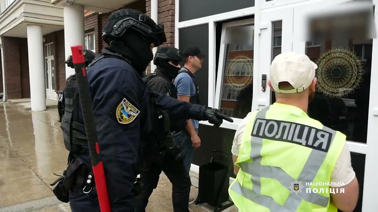 У Чернівцях поліцейські викрили місце розпусти, замасковане під масажний салон