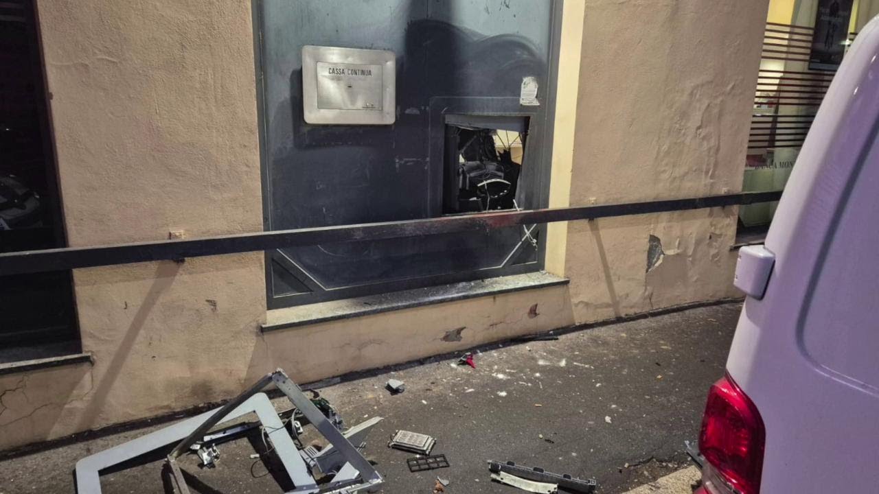 Vigevano, assalto al bancomat con l'esplosivo