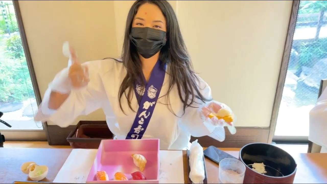 Valkyrae highlights from Scarra's sushi making stream