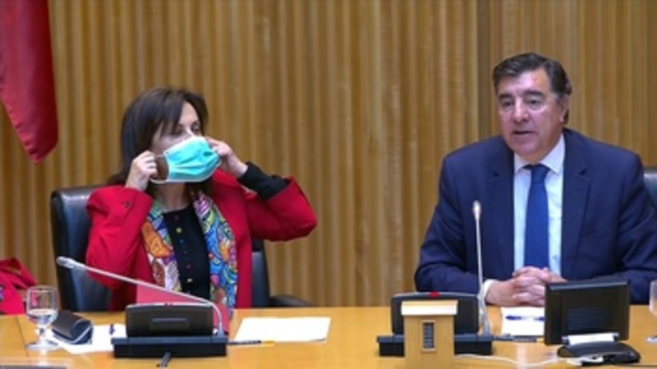 Robles rechaza insinuaciones y defiende al CNI