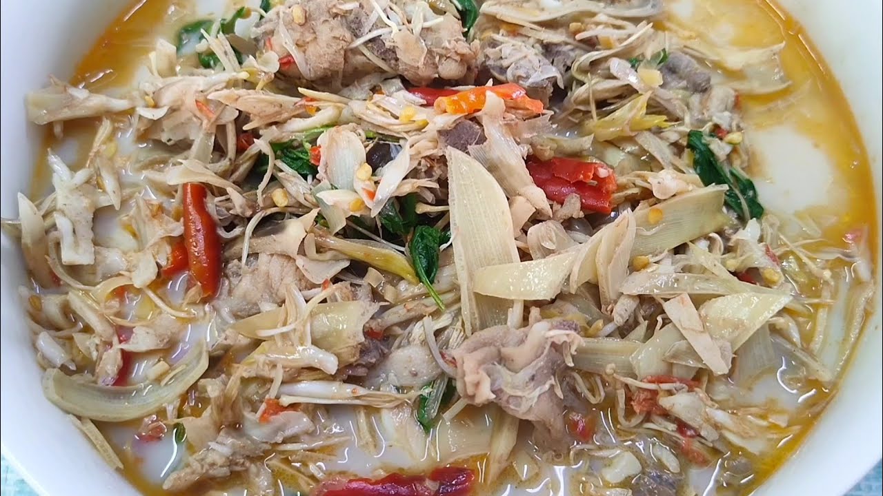 แกงหัวปลีใส่ไก่ ใส่ใบแมงลักหอม.ๆ