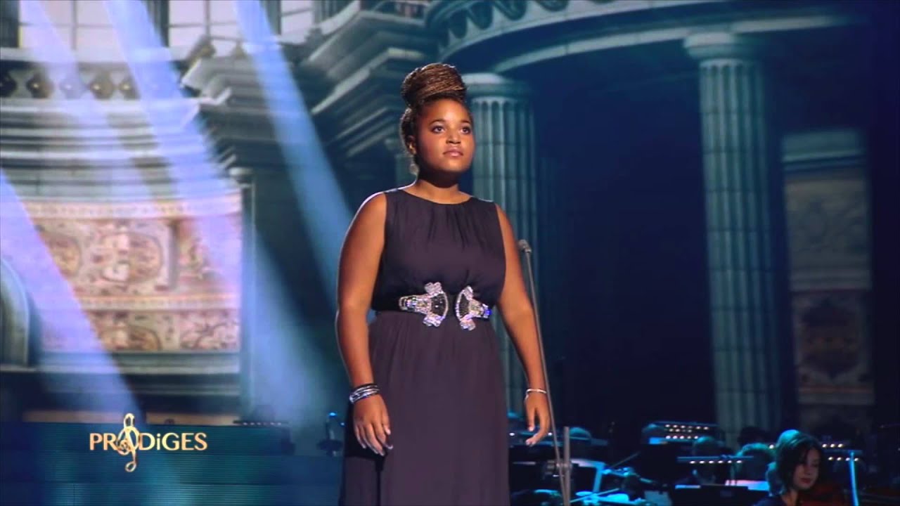 Maréva 13 ans, chante 