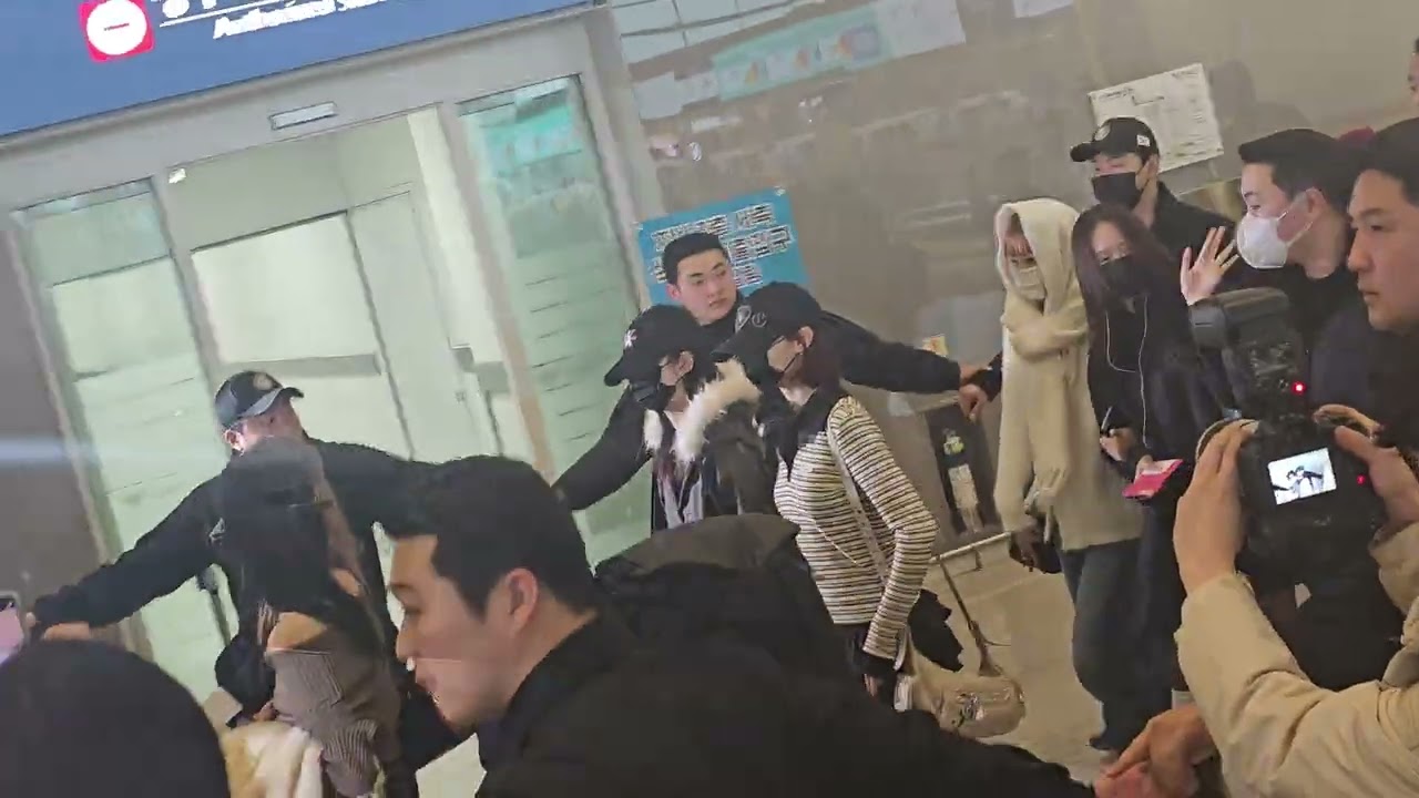 260318 하츠투하츠 Hearts2hearts ICN Airport Departure