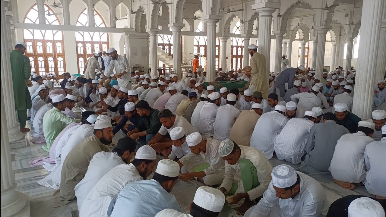 ندوہ میں داخلہ کے لئے آنے والے طلباء کی ندوہ کی جانب سے ضیافت کا منظر #nadwa #shaikh_abdullah#dnu