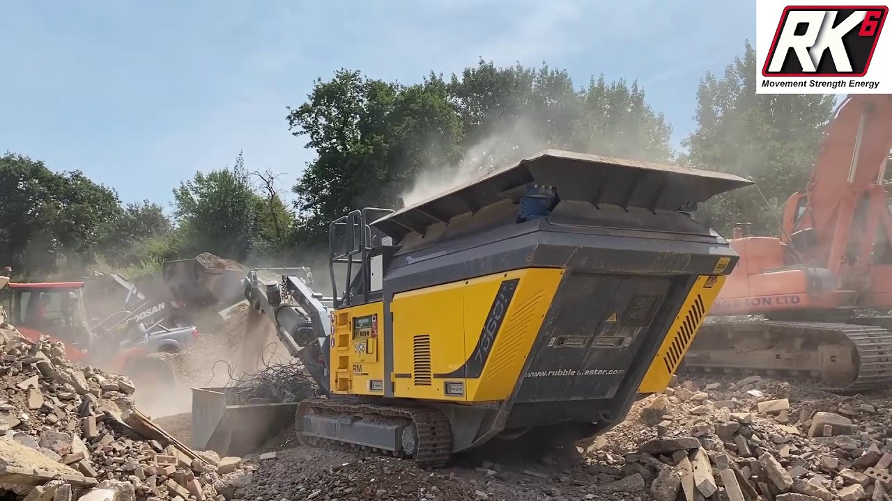 RM 70GO! impact crusher from Rubble Master processing construction and demolition waste
