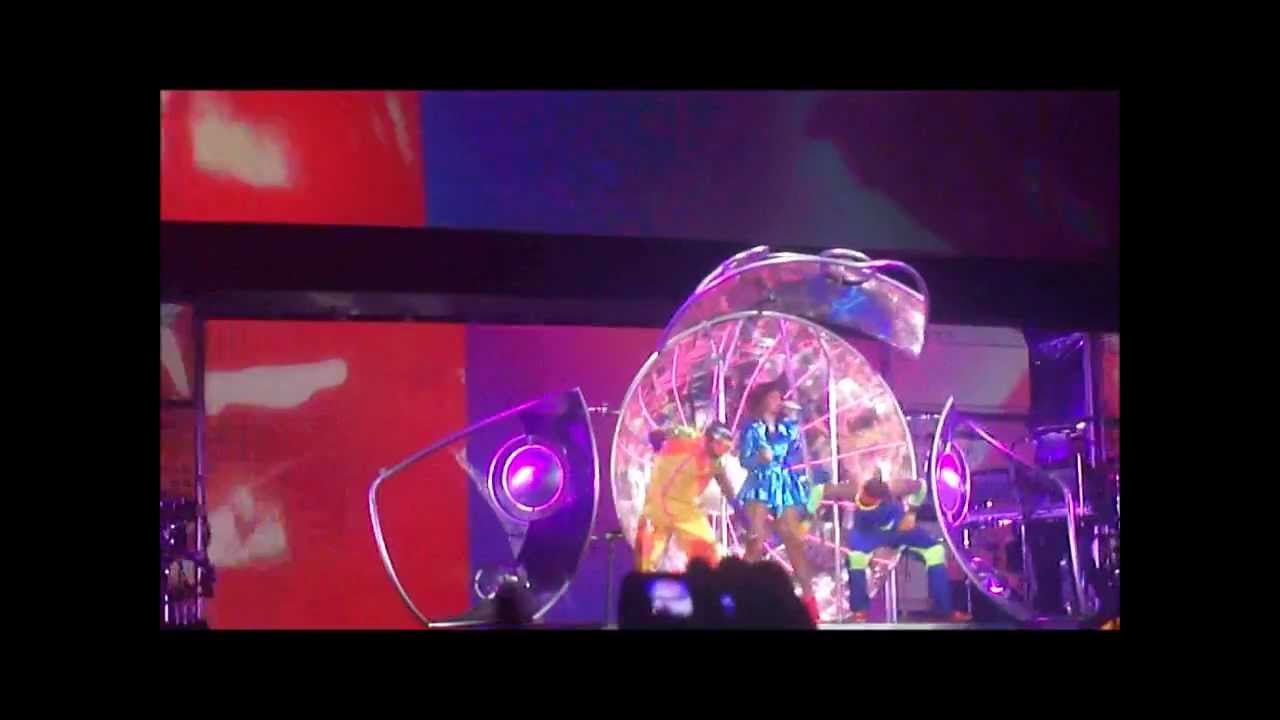 Rihanna en Barcelona - Resumen del concierto [youtube.com/dnibcn]