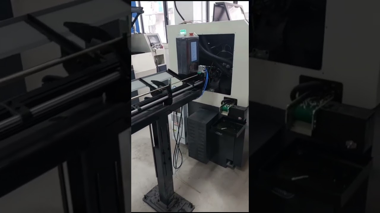 Automatic bar feeder showing