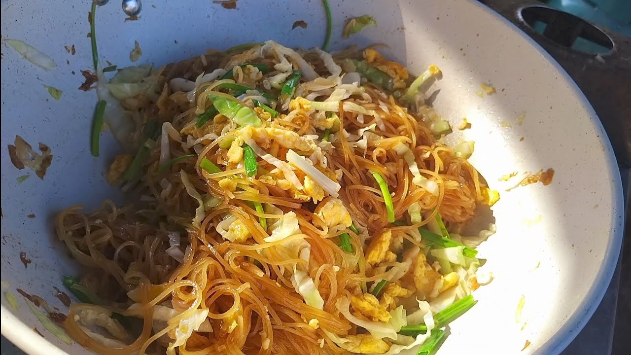 ผัดหมี่เส้นเล็กใส่ไข่
