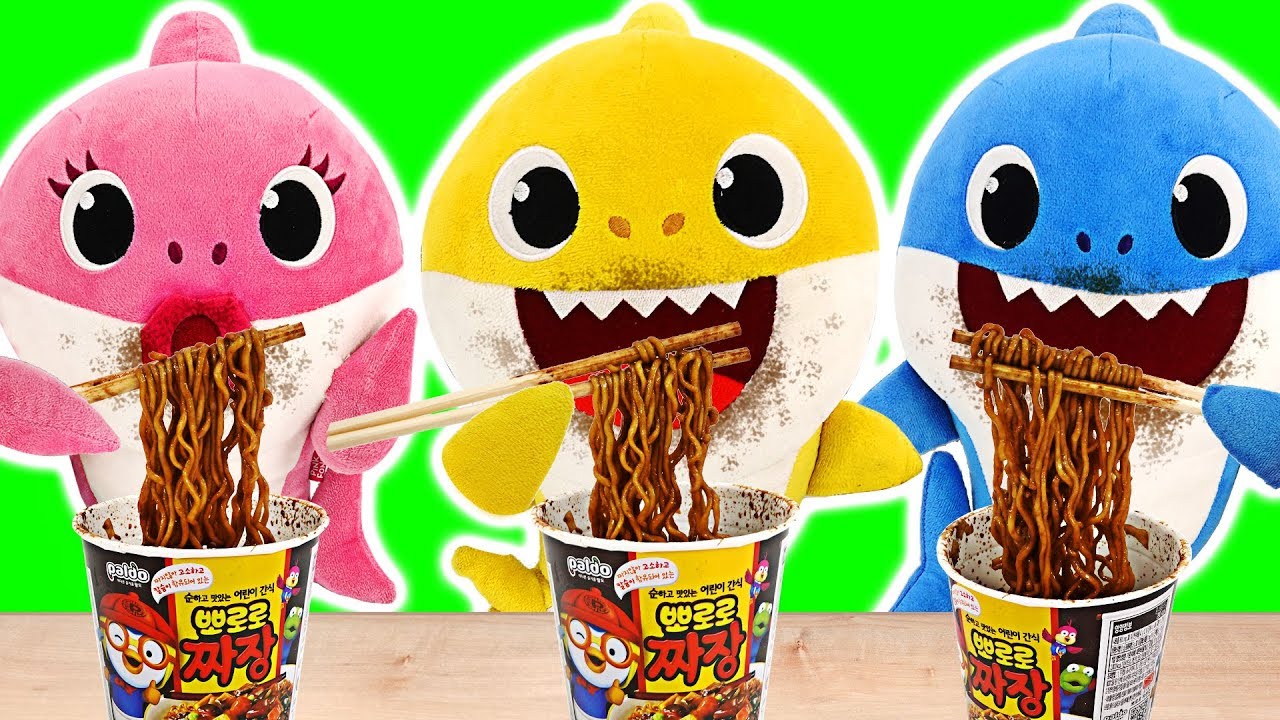 Baby Shark Cooking Play | Making Black Noodles Toy Kitchen | PinkyPopTOY
