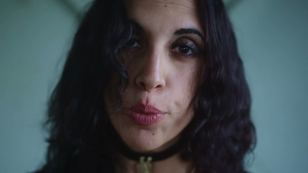 Uniforms - Crumbs (Videoclip Oficial)