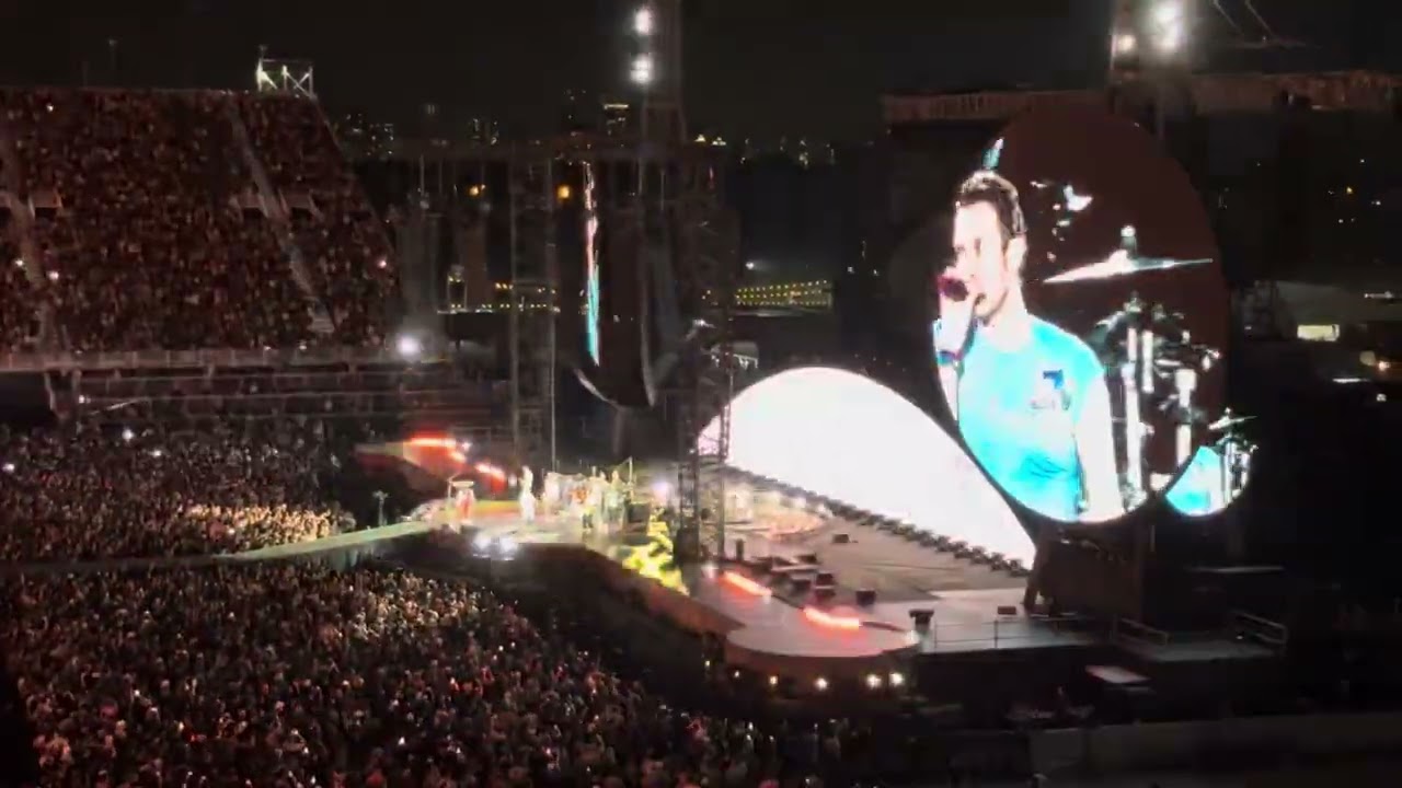Coldplay Performs ‘We Pray’ LIVE at Rogers Stadium, Toronto – July 12, 2025 🔥🇨🇦