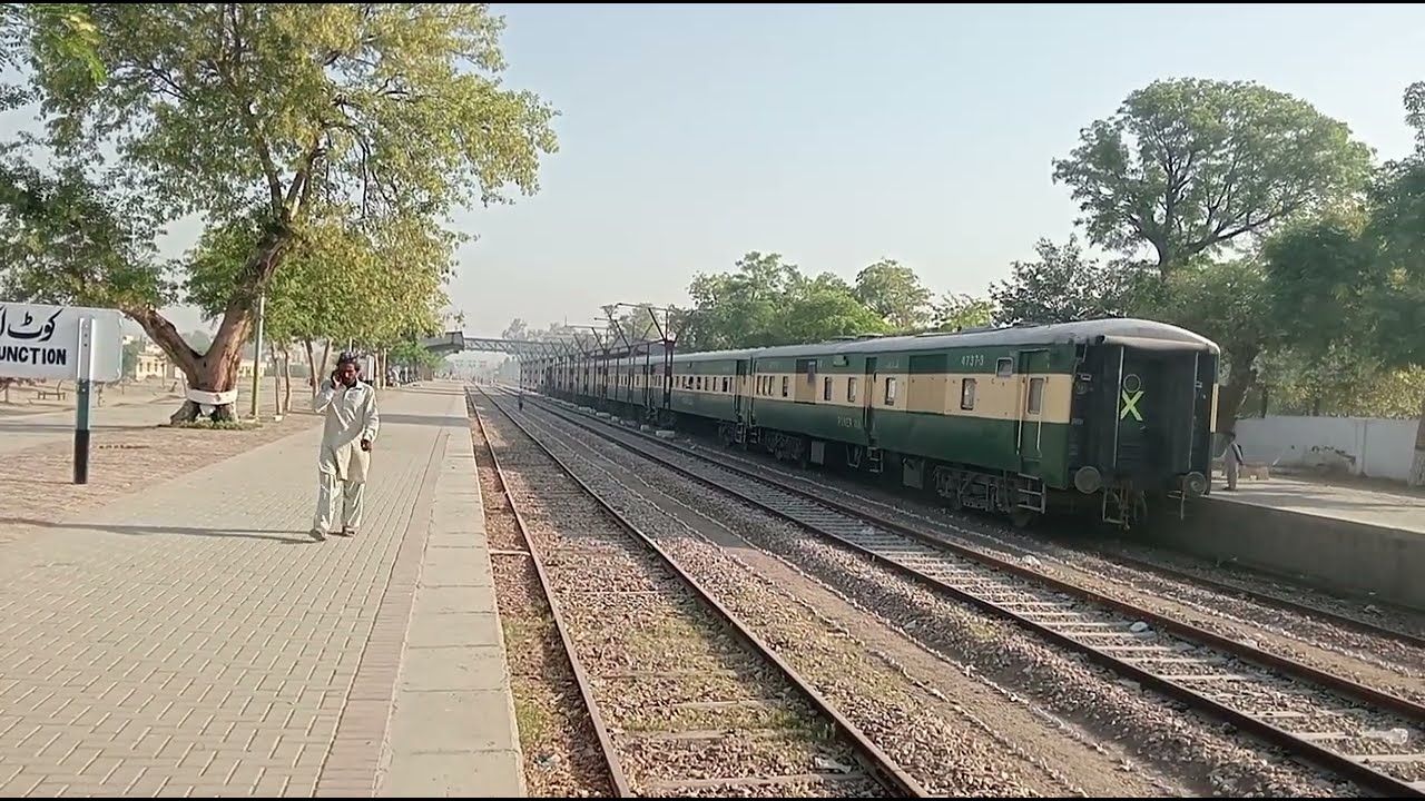 Pakistan Railways Musa Pak Shuttle Train Arrival Kot Addu Junction Railway Station