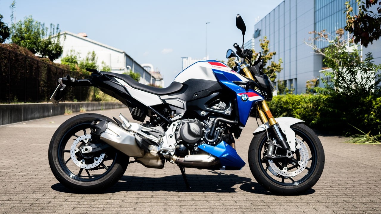 良コスパなストファイ！BMW F900R試乗レビュー！足つき燃費など