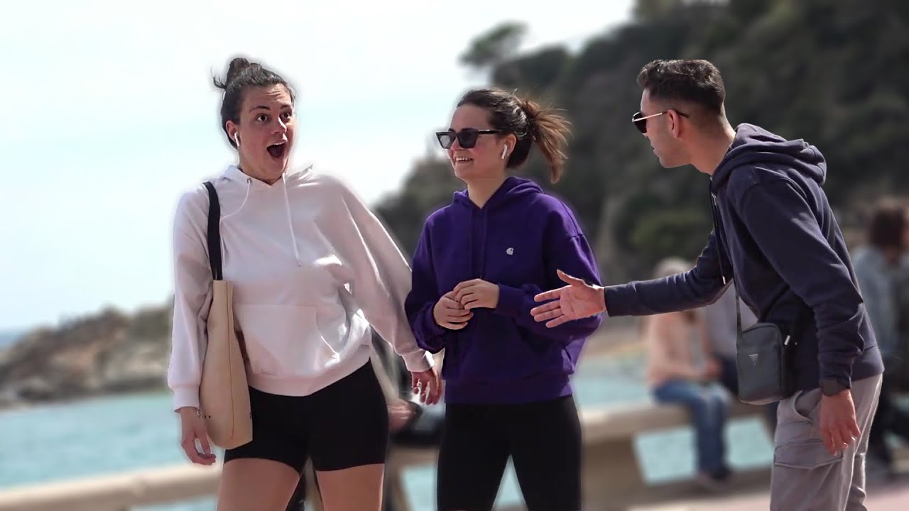 BROMA DEL FALSO SALUDO 😂 [Broma Cámara Oculta]