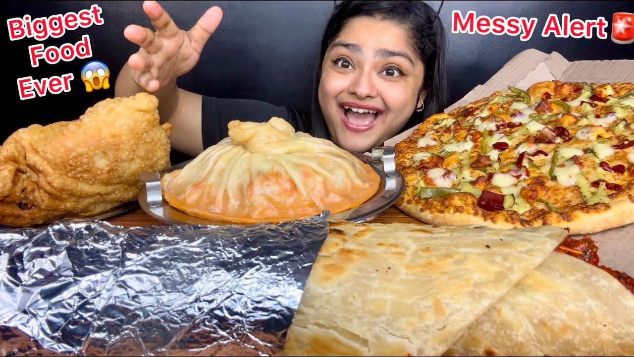 BIGGEST CHICKEN MOMO, BIGGEST CHICKEN AND EGG ROLL, BIGGEST CHICKEN SAMOSA AND BIGGEST PIZZA |EATING