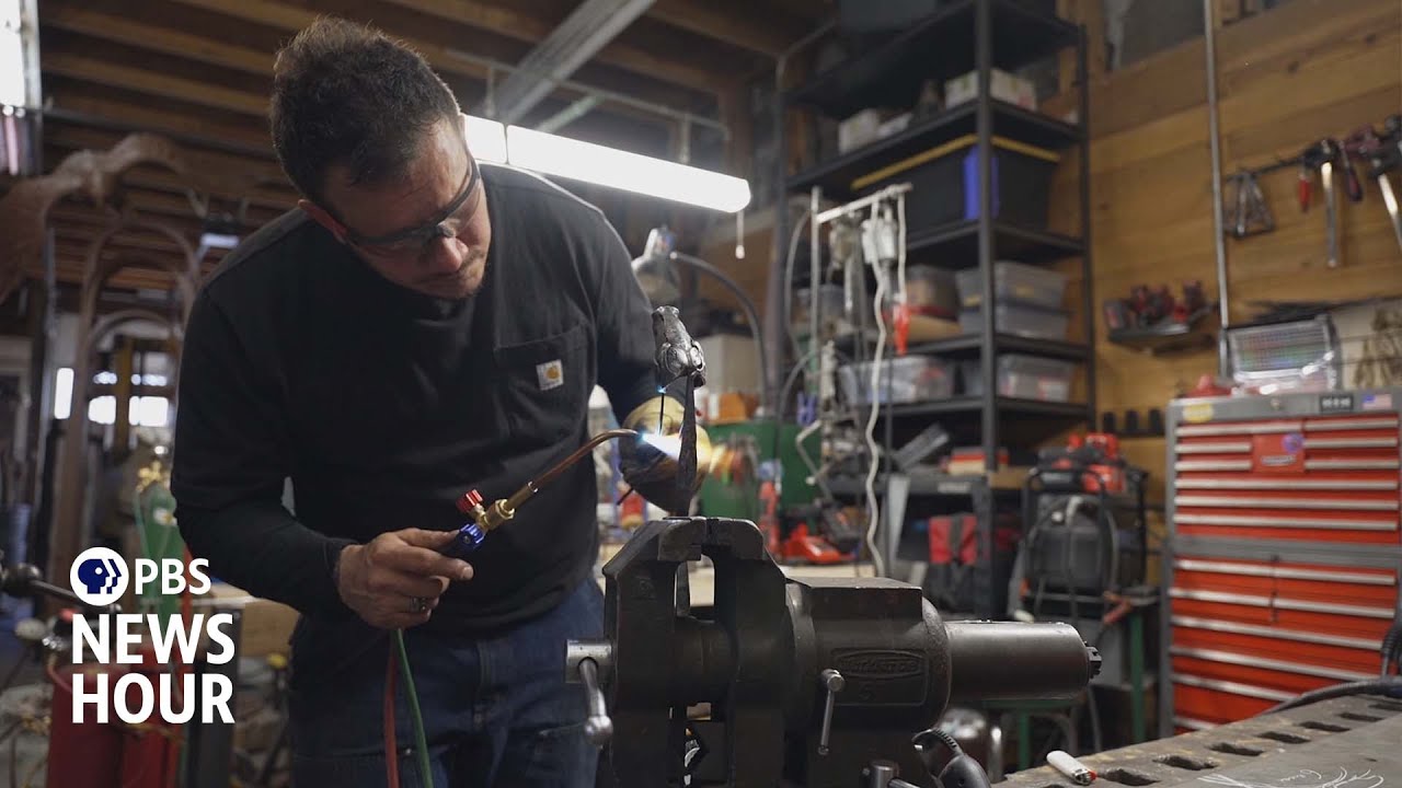 Russian artist opposed to Putin's war in Ukraine finds refuge in Oregon