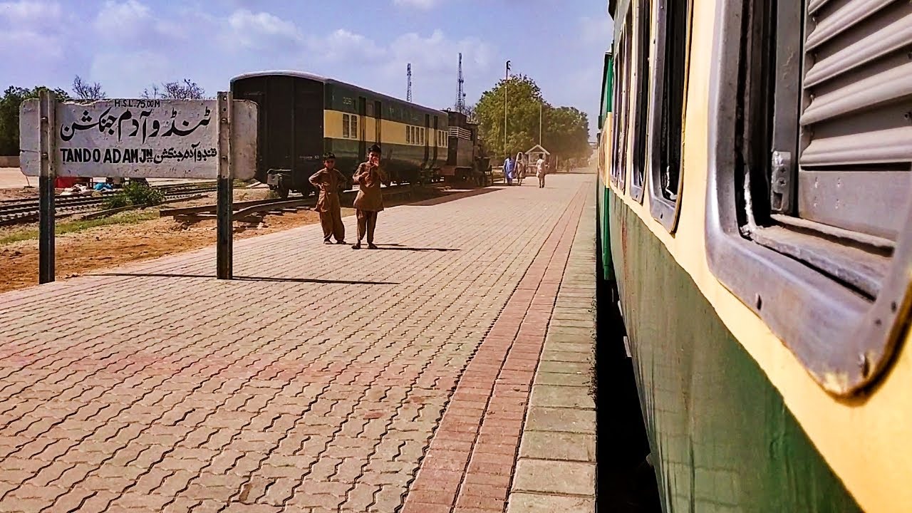 Pakistan Railways:34dn Pak Business Express crossing Tando Adam Junction