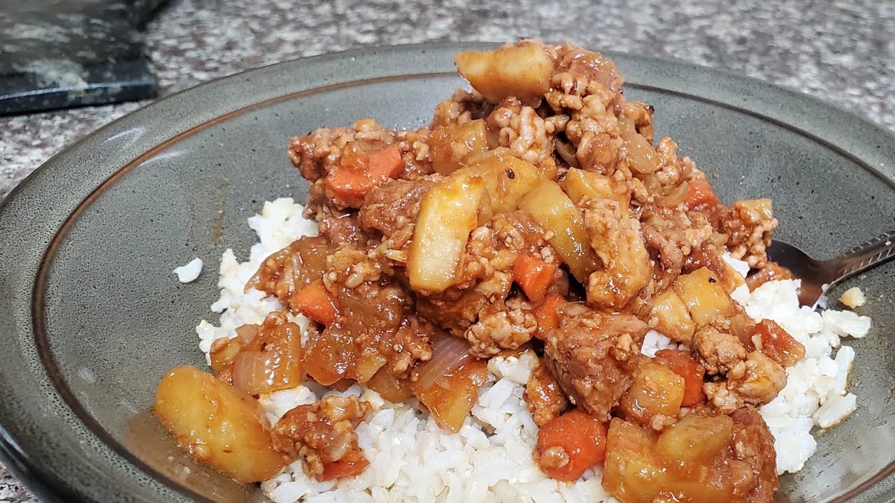 Cooking Ground Pork in Tomato Sauce! 
