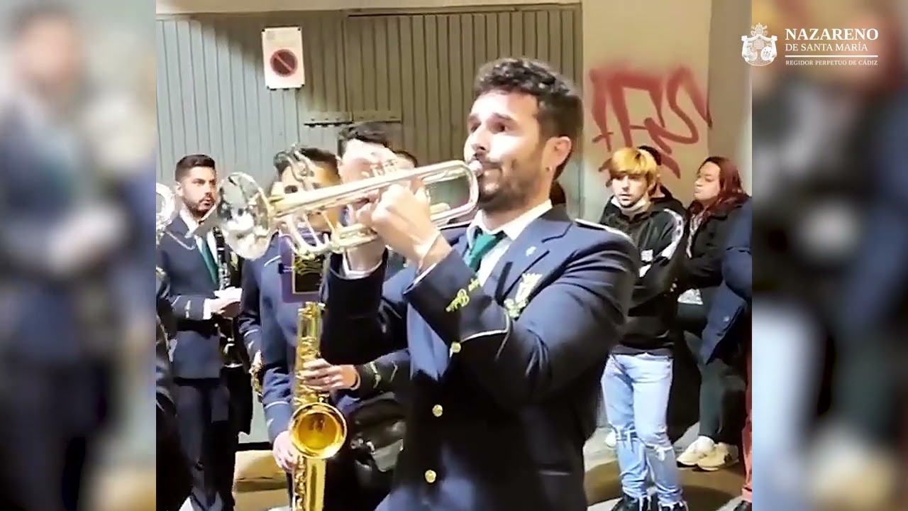 El cantautor Antoñito Molina acompañó con su trompeta a María Santísima de los Dolores