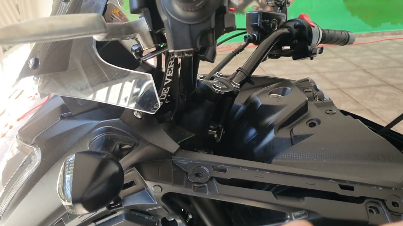 COMO ESTÁ LAR UMA TOMADA 12V NA NC750X  PRATE 1 DENTRO DO BAU DA MOTO CENTRAL