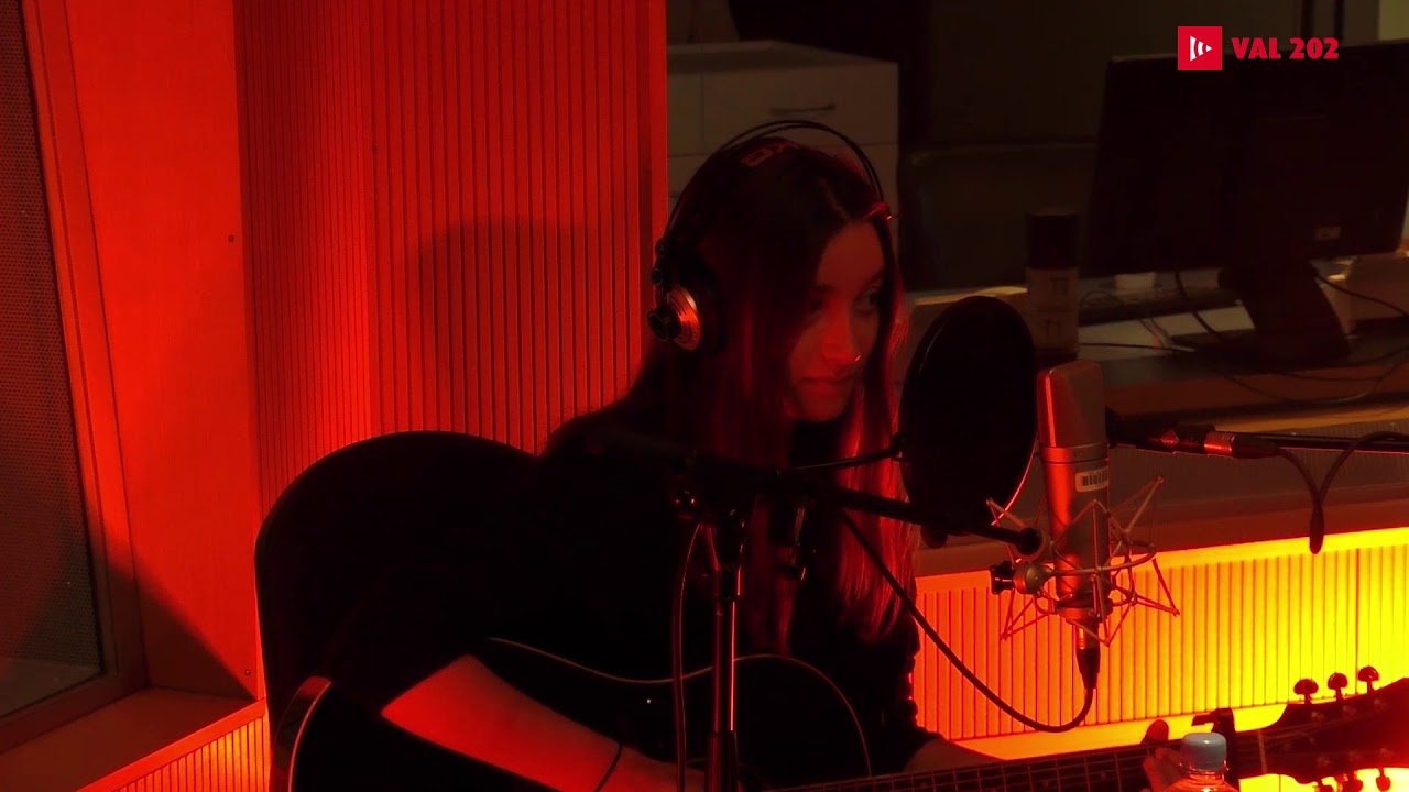 Zala Kralj - Bela klop [Jutranji koncert pri Andreju]