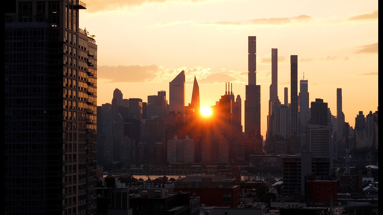 New York City Sunset to Night &ndash; 2 Hours of Traffic & Sirens 4K