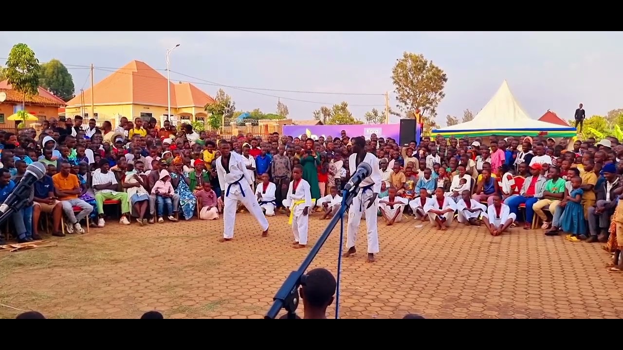 Performance Ya ( KARATE ) Yasusurukije Abanya Rwanda Baribitabiriye Igitaramo Byaribyishimo ( GYT )