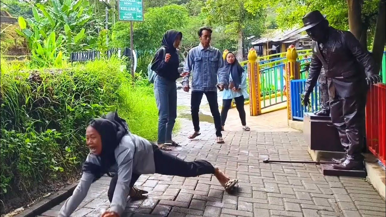 Kejadiannya begitu cepat..!! prank patung..!!!