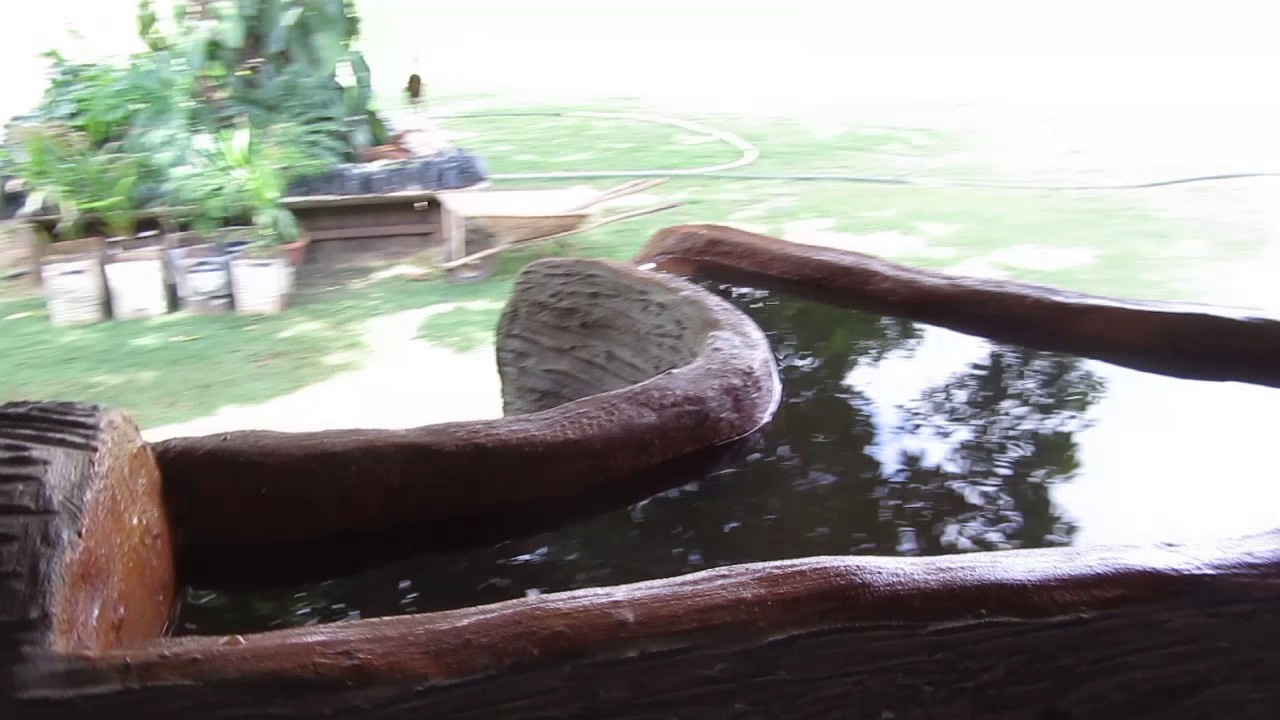 mini lago em chacara com bica efeito madeira
