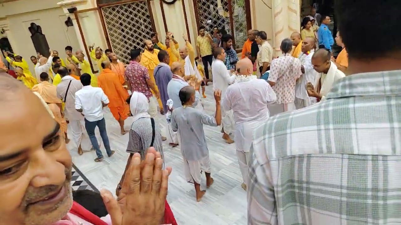 #vrindavan #iskconvrindavan #viralvideo 