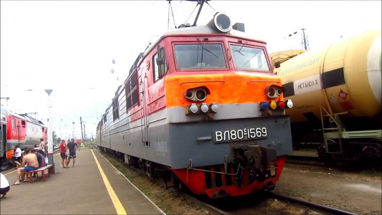 Прибытие и отцепка ВЛ80С-1063/1569 от грузового поезда, ст. Балезино