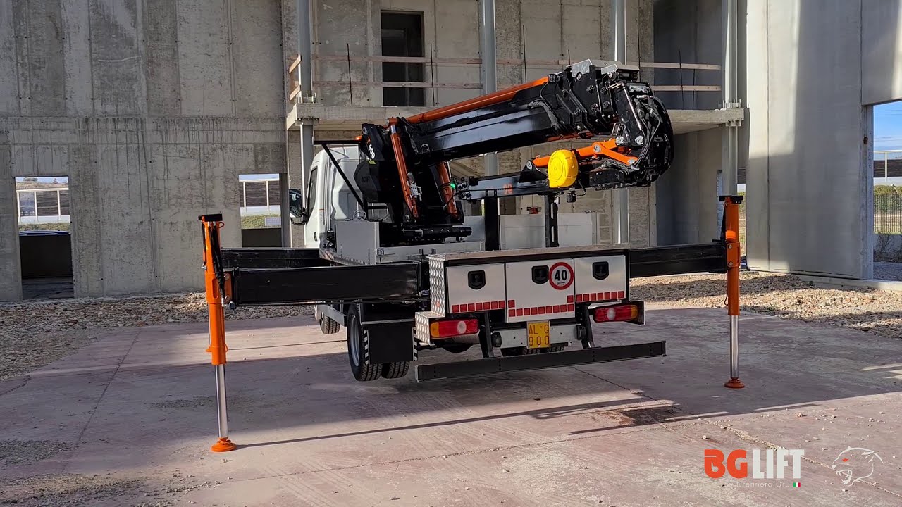 BG LIFT T400 - Truck Mounted Crane on 6 TON Truck