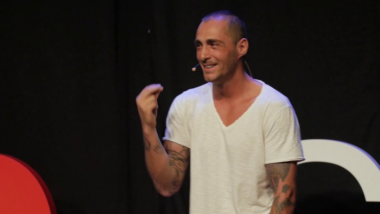 Niciodată nu aș fi reușit să-mi cumpăr ceva mai de preț | Vladimir Drăghia | TEDxCluj