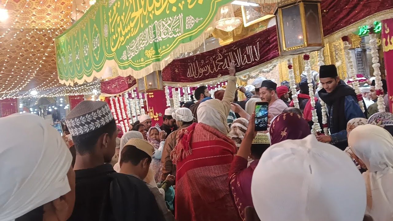 यह ख्वाजा गरीब नवाजकादरबार अजमेर की नगरी जियारत करने आए हैं हम